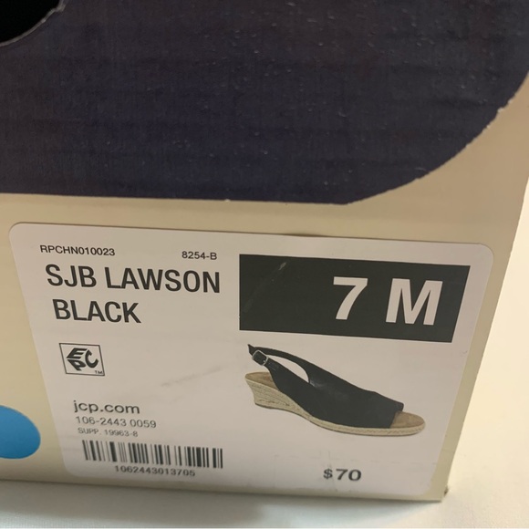 St. John's Bay Memory Foam Slingback Sandals. Size 7. Black with buckle. - Picture 4 of 15